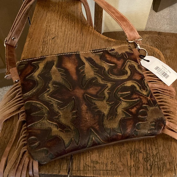 KateLynn Leatherworks Handbags - KateLynn Leatherworks Fringed Tucson Crossbody Bag NWT
